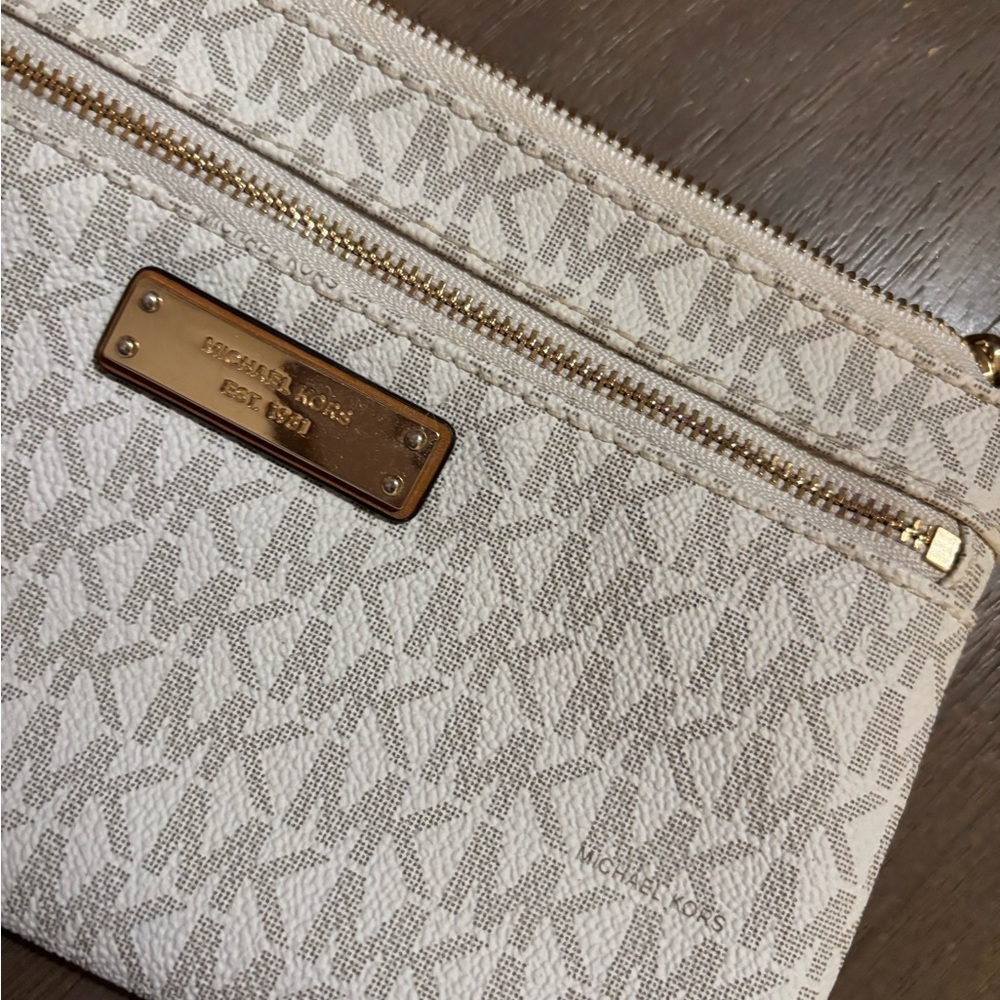 Michael Kors Beige Signature Logo Wristlet/Purse New - Picture 6 of 8